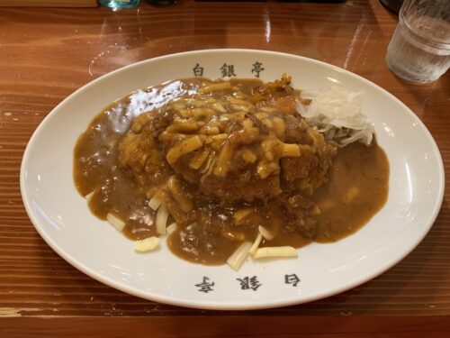 福神漬けと甘い玉ねぎをお好みでのせることが出来ます